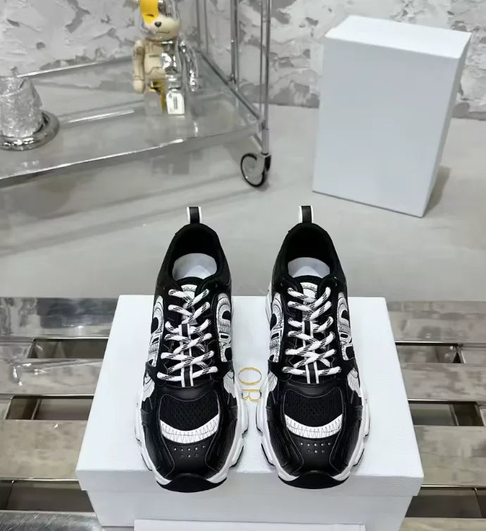 2025 explosive C embroidery D letter men's and women's breathable mesh surface sports splice thick sole elevation running shoes1