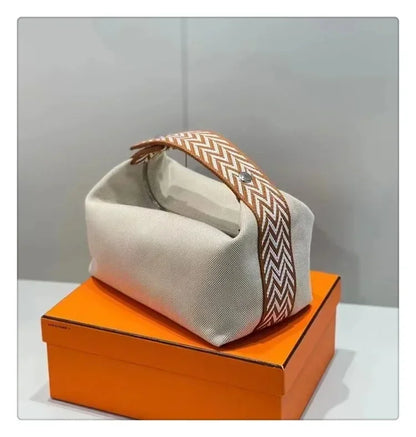 2024 New Large Capacity Canva Makeup Bag Soft Texture Fashionable Women's Shoulder Bag Color Blocking Handbag From China