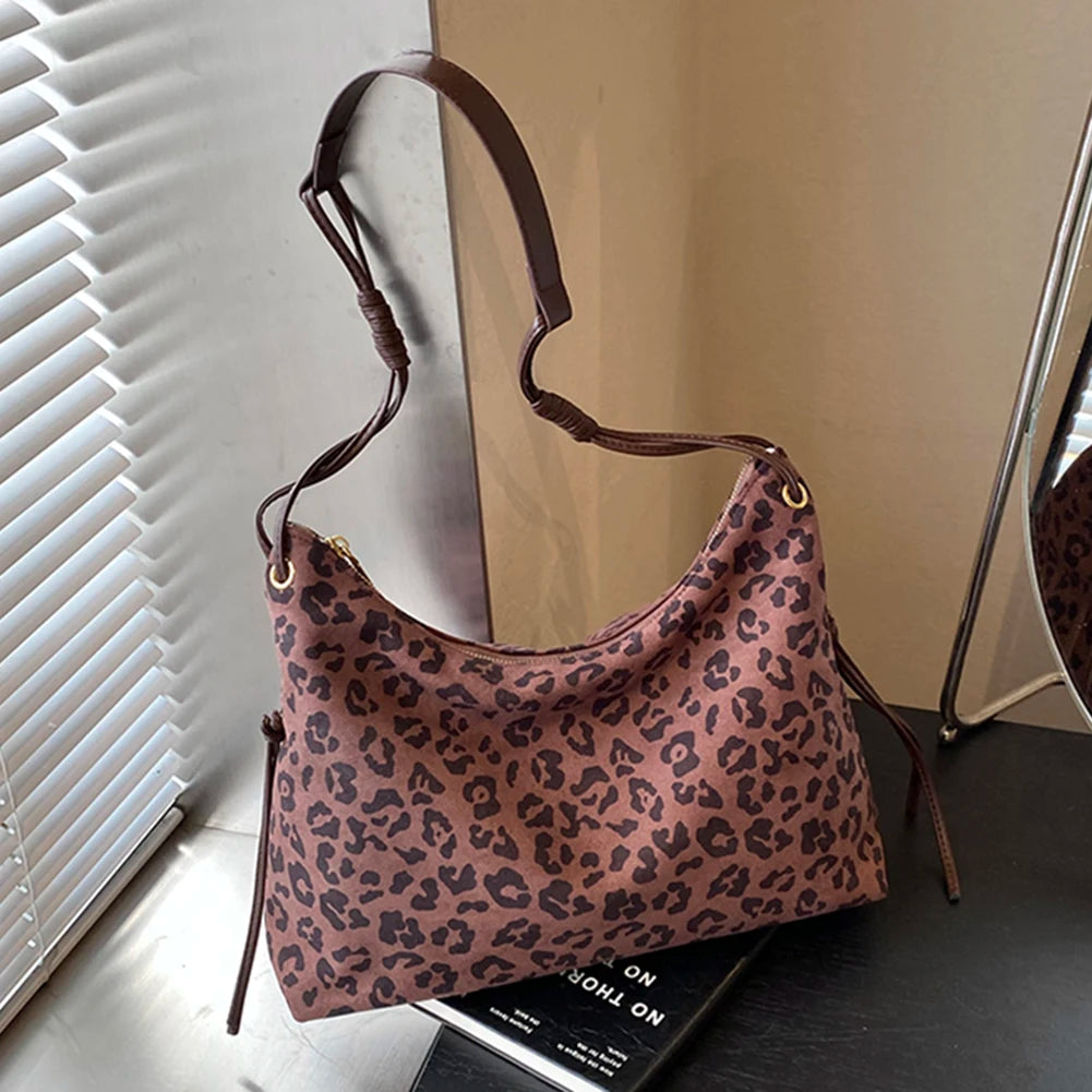 Women Suede Shoulder Bag Adjustable Strap Messenger Bag with Zipper Trendy Retro Handbag for Work Travel