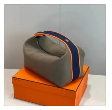 2024 New Large Capacity Canva Makeup Bag Soft Texture Fashionable Women's Shoulder Bag Color Blocking Handbag From China